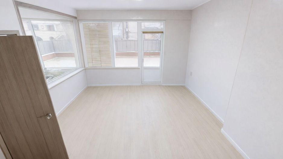 CAPITOL - B-dul. Mamaia - Apartament cu 4 camere si terasa de 80 mp. - Poză 11