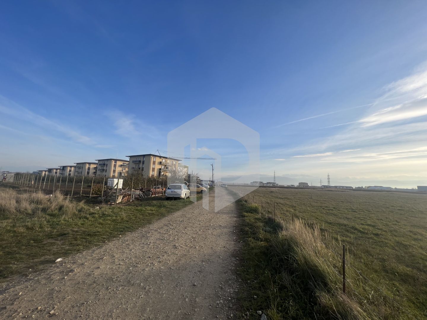 Teren intravilan 8000 mp. Ideal investitie/ Ogorului-Turnisor - Poză 2