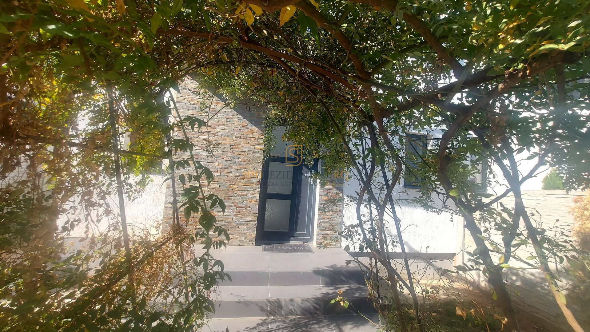 Vila duplex, semimobilata,3 camere, bucatarie inchisa,Comuna Berceni - Poză 3