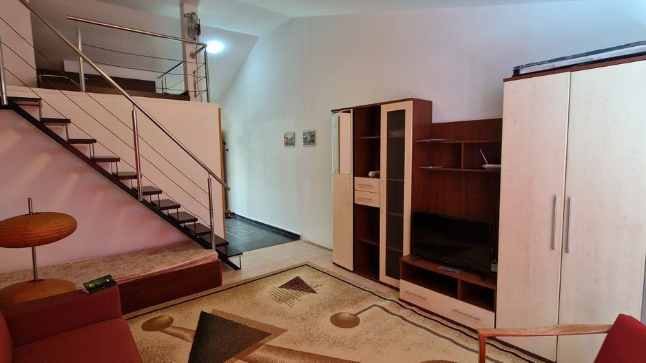 Apartament renovat cu o camera pe 2 nivele | Curte | Parcare | Grigorescu - Poză 4