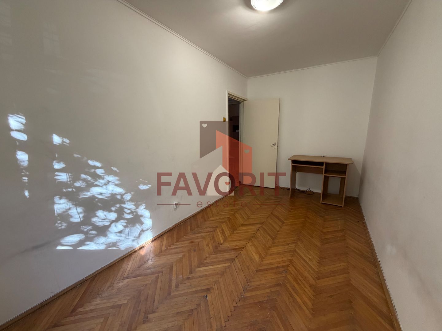 Cu centrala termica proprie. Zona Dacia. Boxa - Poză 4