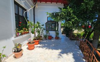 Casa eleganta cu tavane inalte si gradina superba - Poză 8