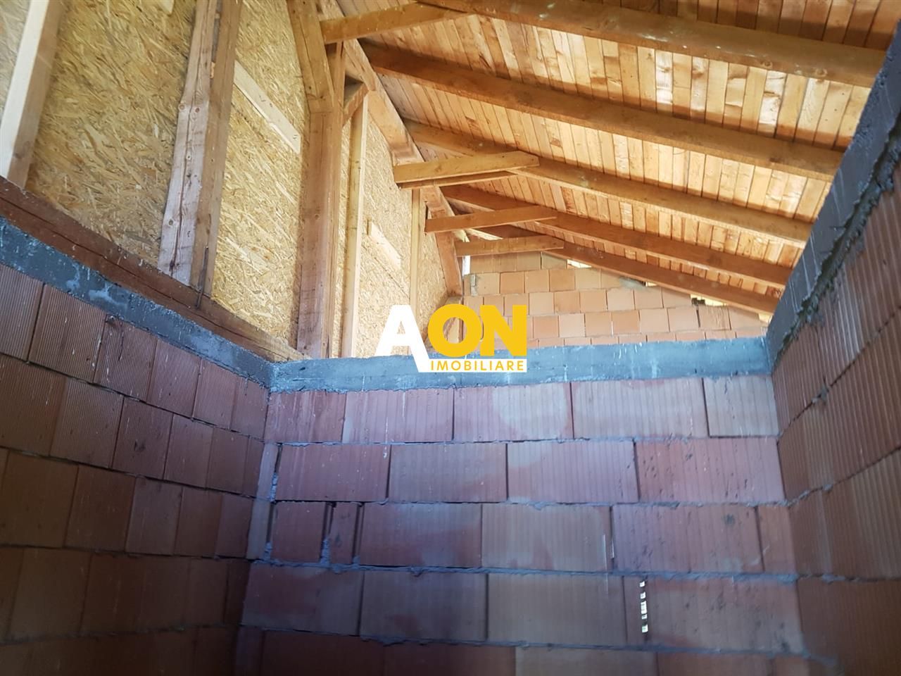 1/2 Duplex 4 camere 400 mp teren la rosu - Poză 4