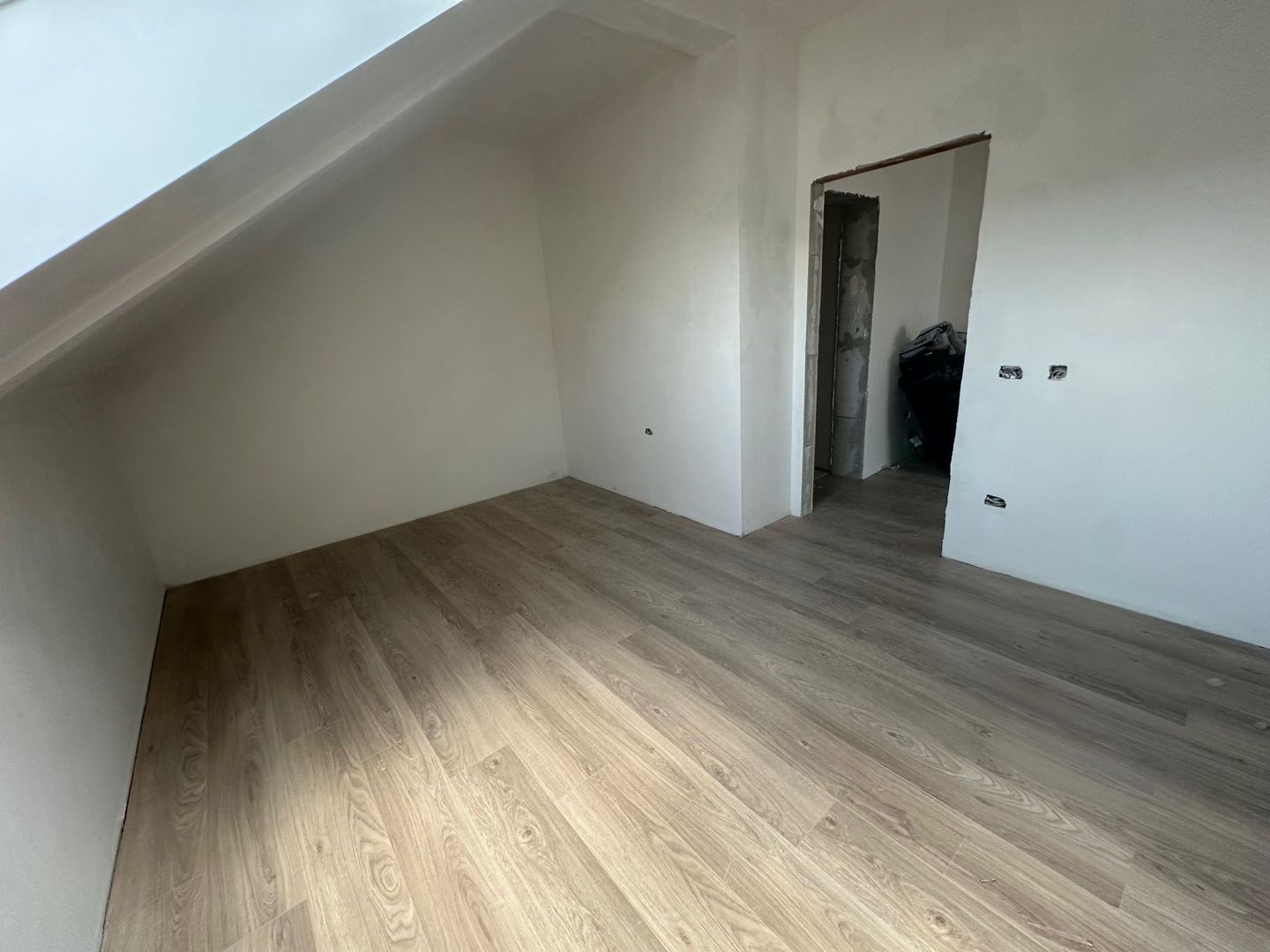 Apartment bloc nou cu lift si loc de parcare inclus - Poză 19