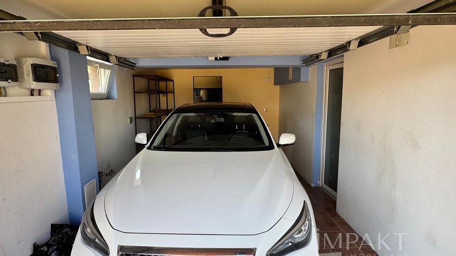 De închiriat – Vilă premium cu panouri fotovoltaice, grădină și garaj - Poză 11