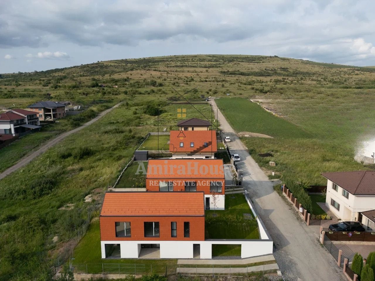 Casa individuala moderna, parcare, teren 260 mp, Chinteni - Poză 2