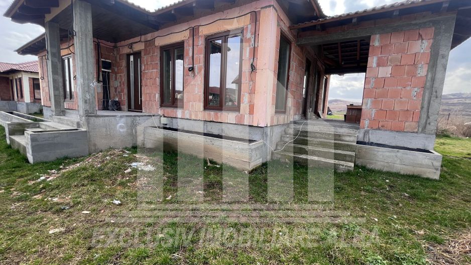 Casa individuala de vanzare, semifinisata in zona Sard - Poză 2