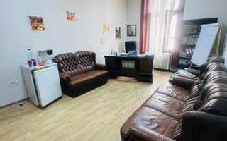 Apartament (pretabil pentru Birou ,Cabinet etc.) de vanzare in centru. - Poză 2