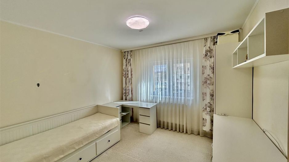 Apartament de închiriat în Sibiu – 3 camere, decomandat, 2 băi, 80 mp - Poză 10
