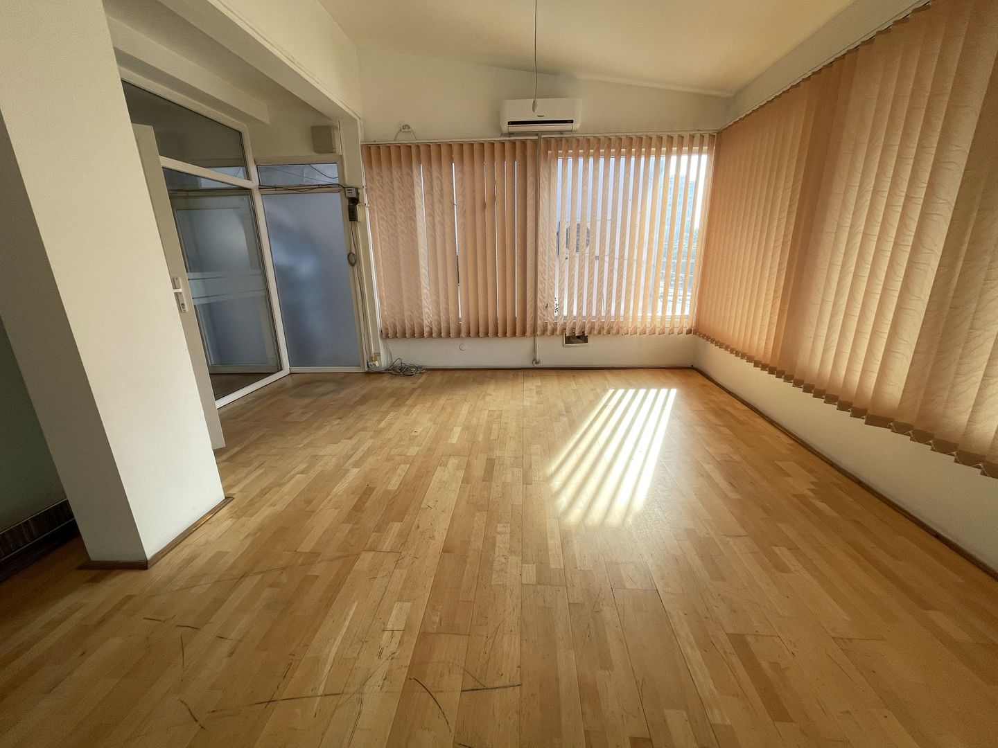 DE VANZARE SPATIU CU MULTIPLE DESTINATII - Poză 5