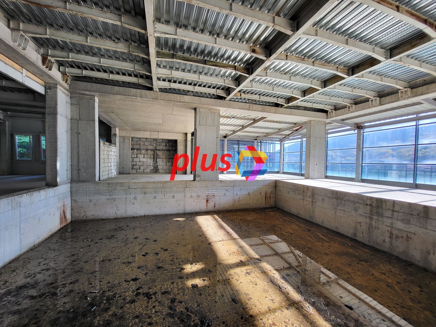 Clădire mixta -3600 mp - Poză 28