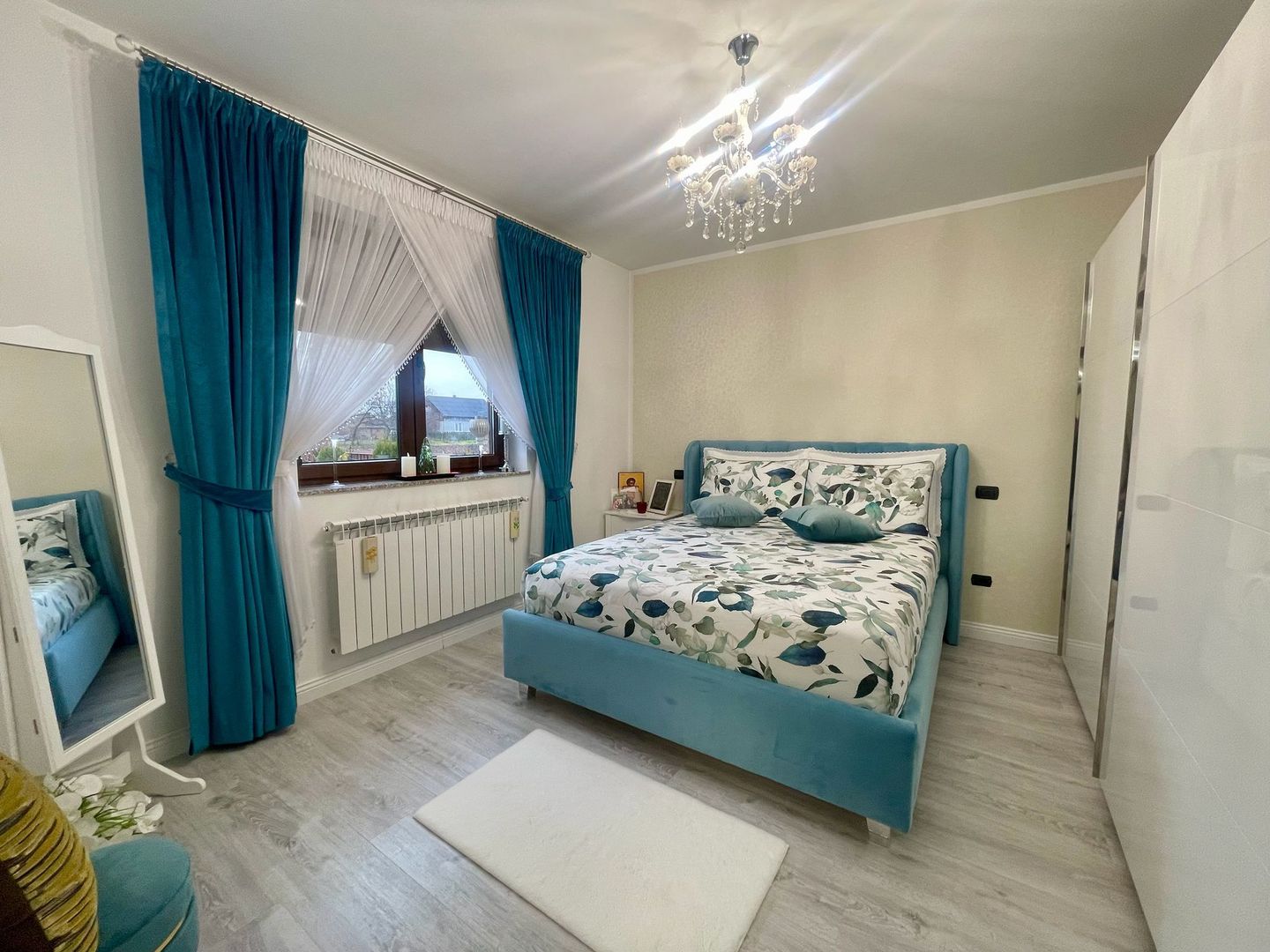 CASA COMPLET UTILATA SI MOBILATA MODERN CU GRADINA | 1100 MP |MARGINEA - Poză 7