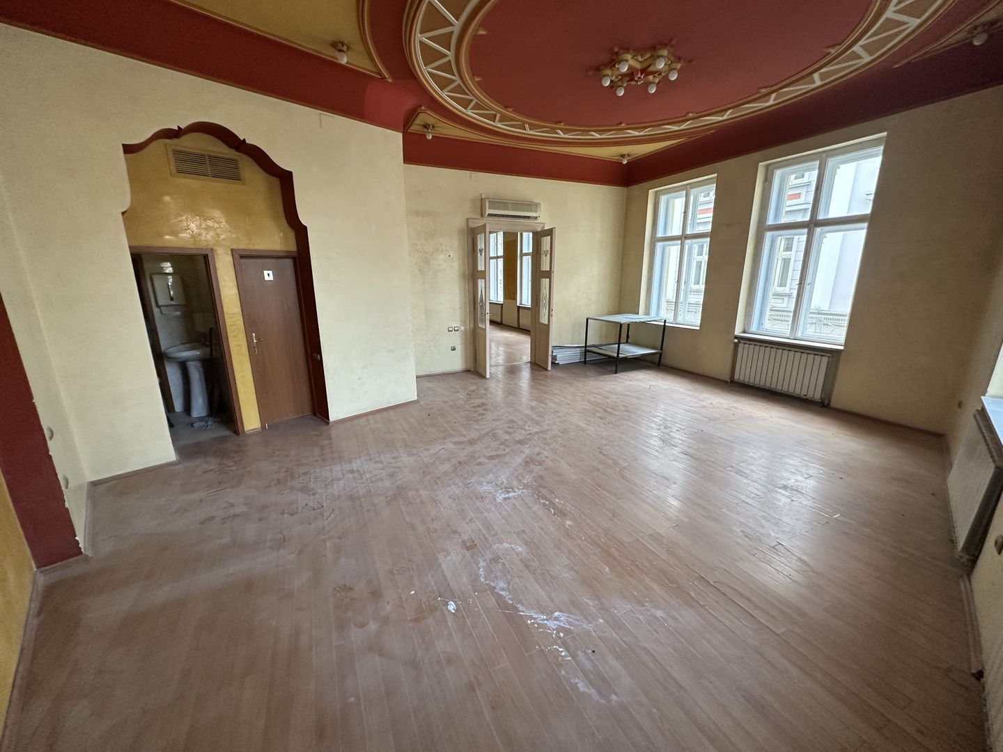 Spatiu pretabil restaurant zona Ultracentral - Poză 1