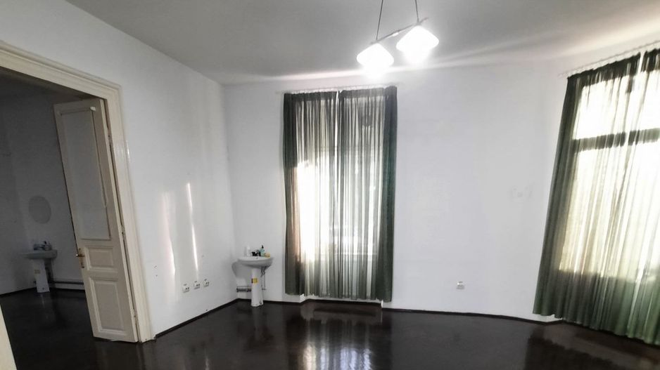 VILA - Parter 5 Camere, 140 mp si Demisol. Zona Ecaterina Teodoroiu. - Poză 2