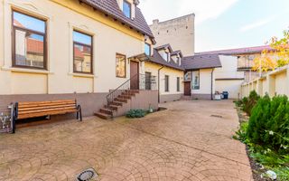 Apartament spațios, cu potențial multiplu, central - Poză 1