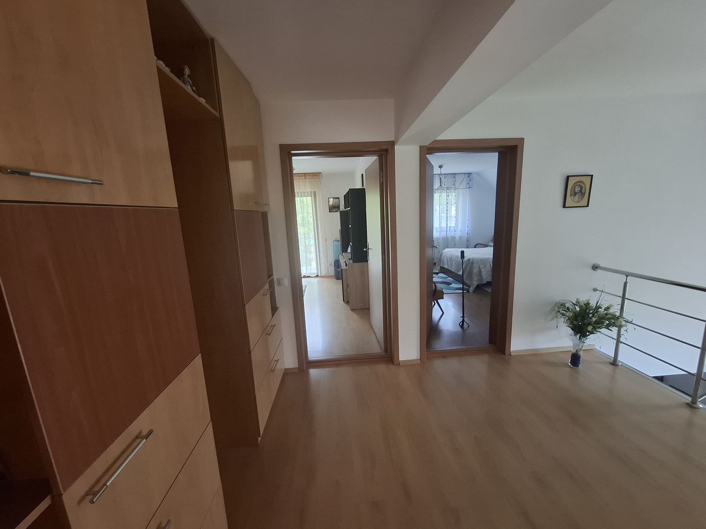 Casă individuală | 160 mp utili | 560 mp teren | Vizavi de intrarea în - Poză 12