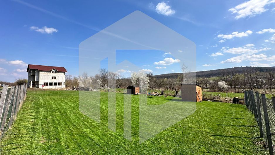 Creează-ți propriul paradis: Terenul cu potențial nelimitat te așteaptă - Poză 1