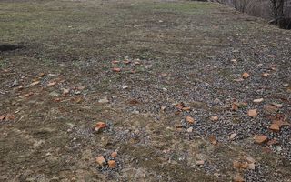 Teren de vânzare în Hamba | 1.740 mp | cu utilități și ieșire la râu - Poză 3