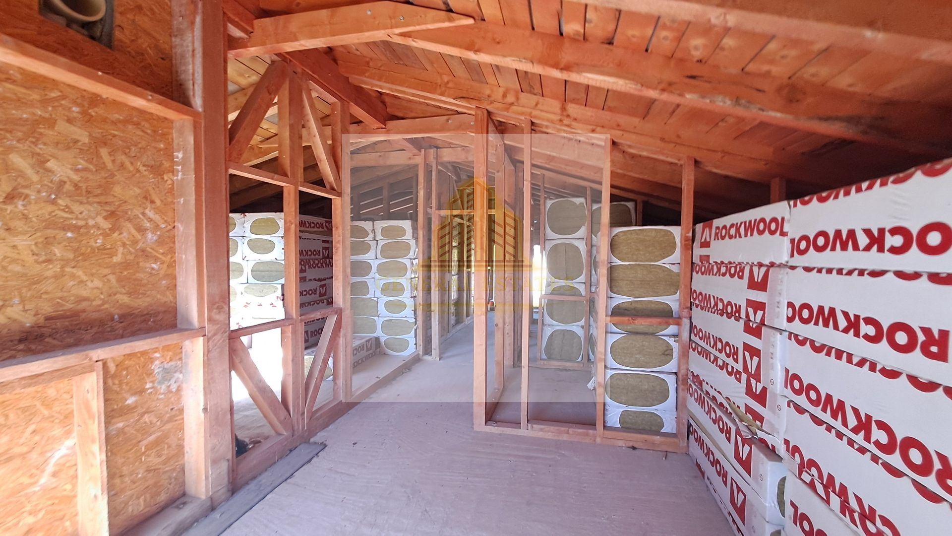 Casa moderna la rosu in Cristian - Poză 9