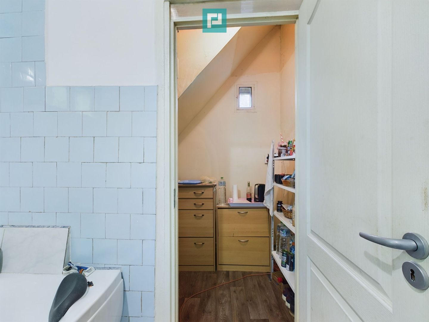 Casă individuală cu teren de 1100 mp și 3 apartamente în curte - Poză 15