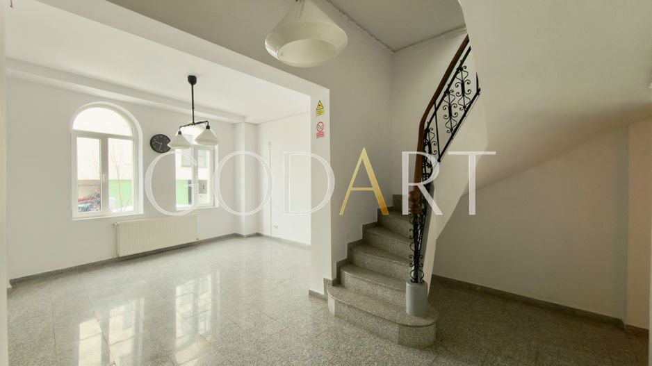 Vila spatioasa | Complet renovată | Central - Poză 1