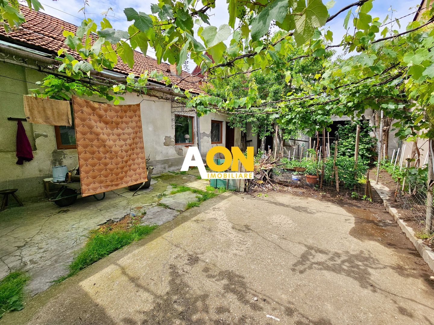 Casa veche, 5 camere, 287 mp teren, zona Prefectura. Necesita renovare - Poză 2