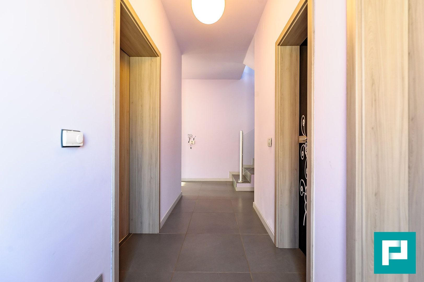 Vilă modernă cu 5 camere în Curtici - Poză 10