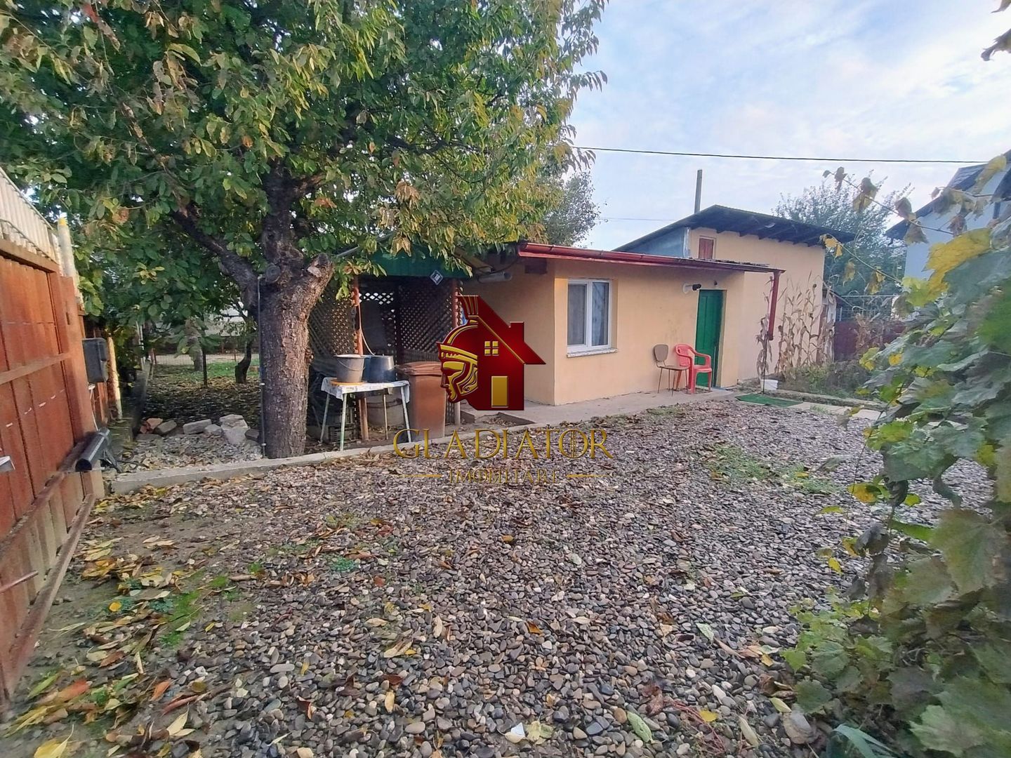 Casa cu teren 491 mp la pret de apartament cu 1 camera in Nicolina - Poză 14