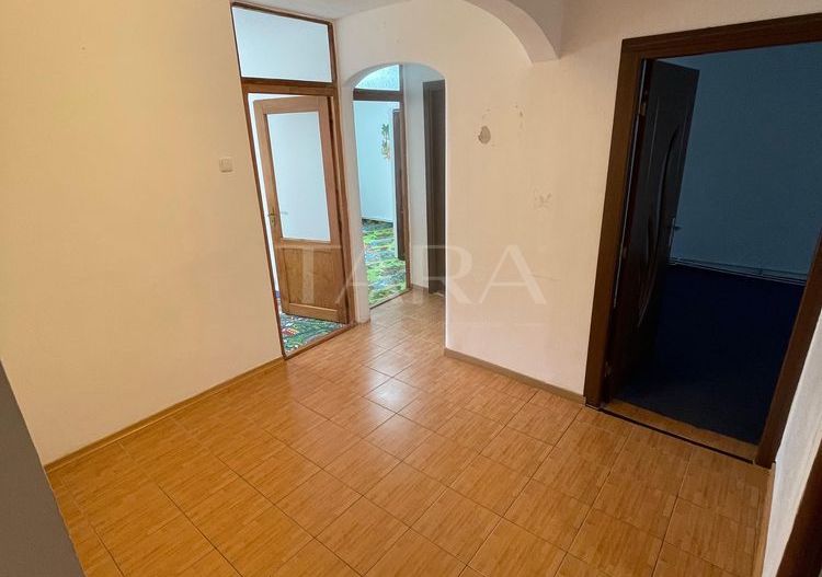Apartament versatil– ideal pentru locuință sau spațiu comercial. - Poză 3