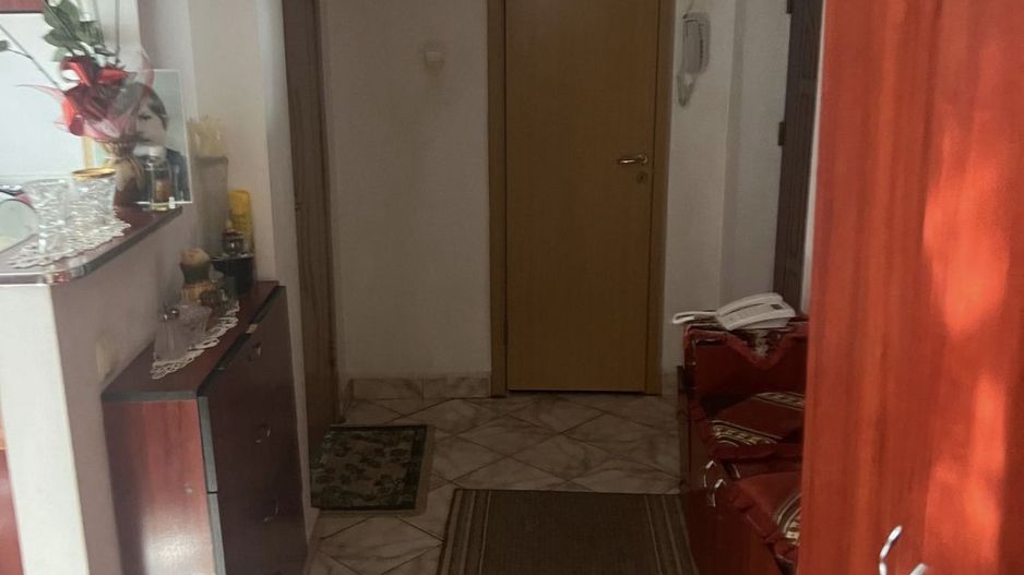 Vand apartament 3 camere - Poză 3