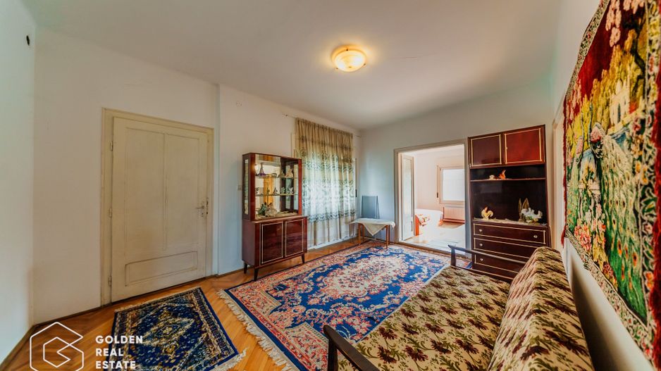 Vila superba, P+E,  Cuvin, 9 camere, 200 mp si teren 1300 mp plus anexa 3 camere - Poză 6