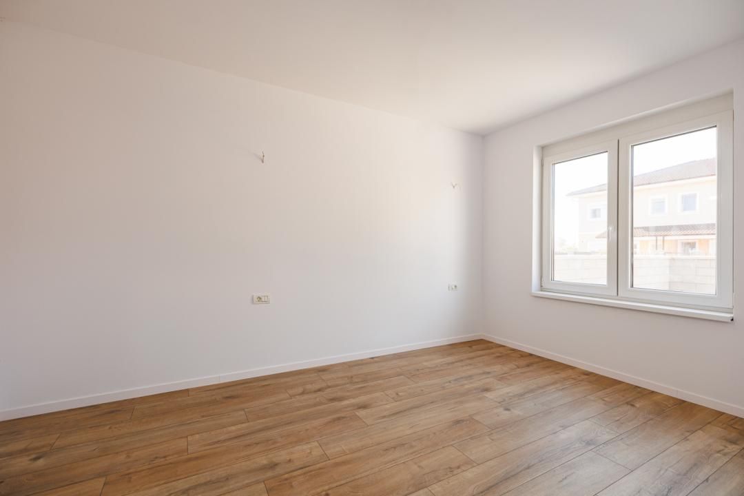Duplex P+E în Moșnița Nouă, 3 dormitoare, 3 bai, teren 403 mp. Comision 0% - Poză 16