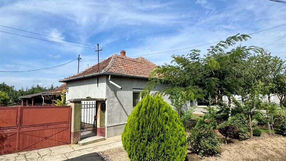 Casa cu 4 camere si livada la 25 km de Oradea - Poză 3