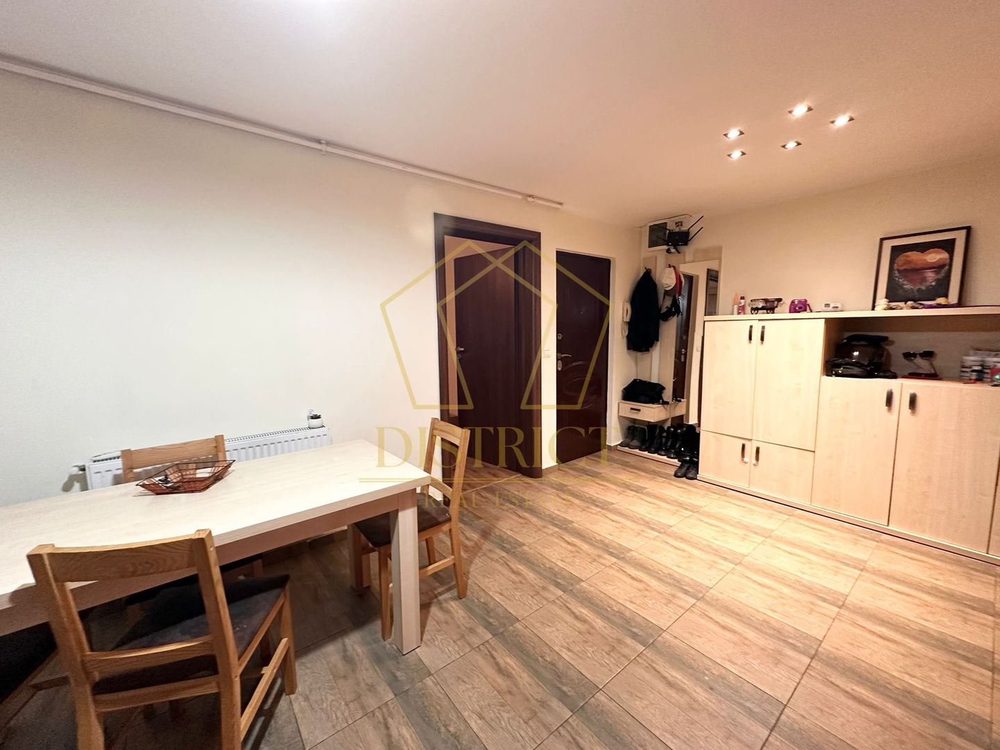 Apartament spatios cu 3 camere | Calea Sagului - Poză 10