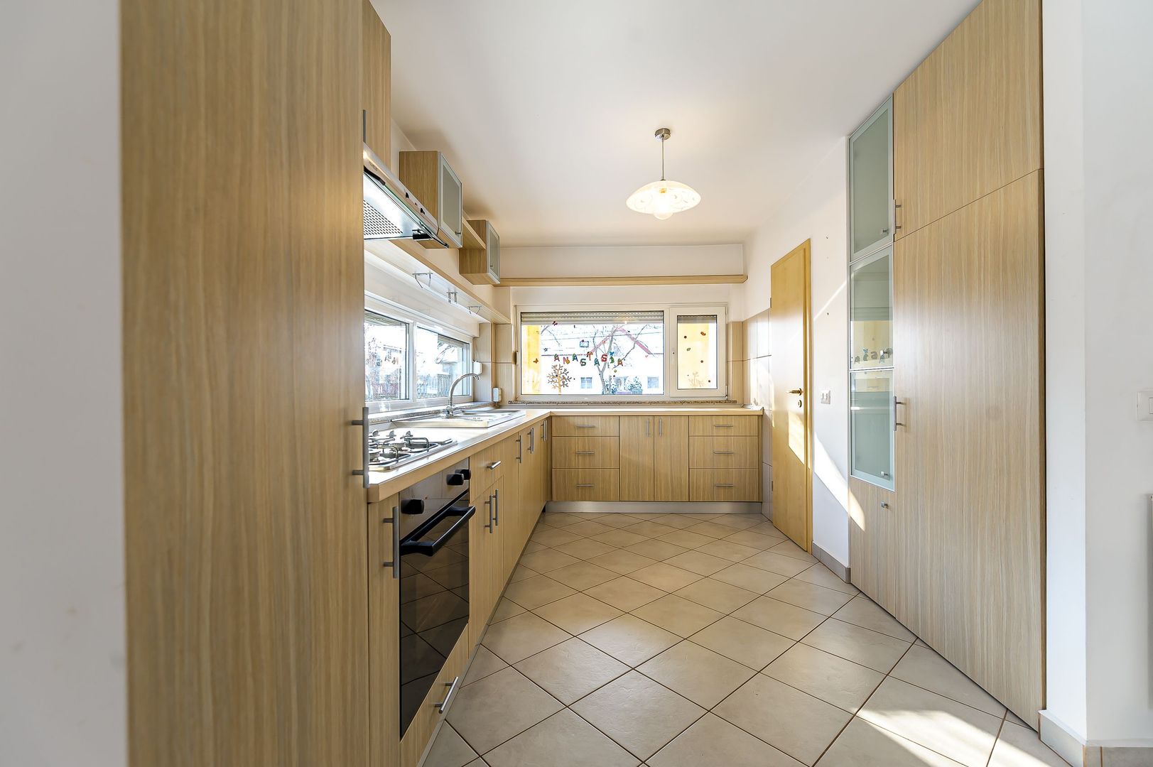 Casă situată pe strada Constituției, Aradul Nou - Poză 2