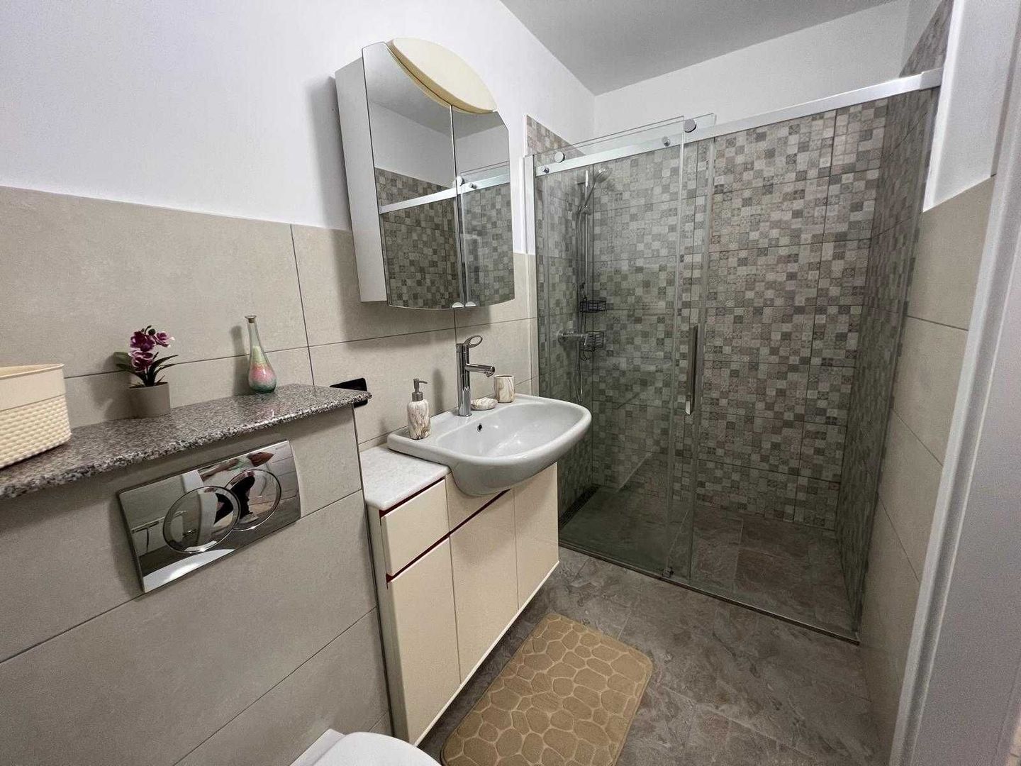 Apartament 1 camera Dec 40 mp Gara Arcu 450 euro - Poză 5