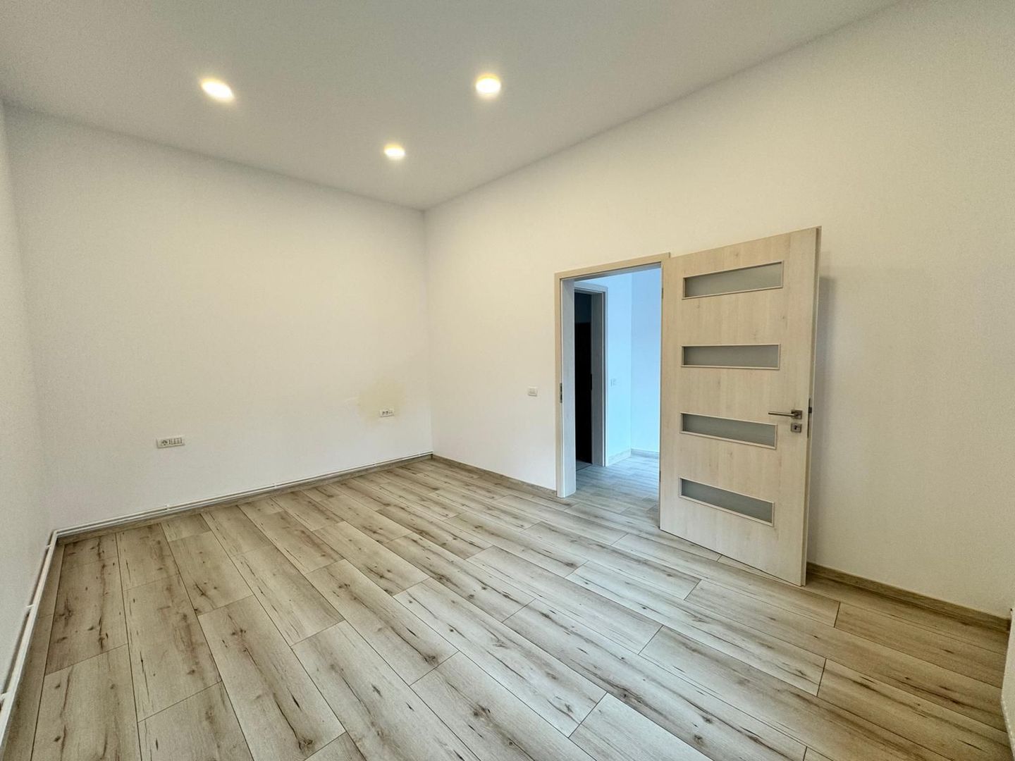 Spatiu Pentru Birouri Sau Cabinet | 74mp | 3 Camere | Parcare | Semicentral - Poză 3