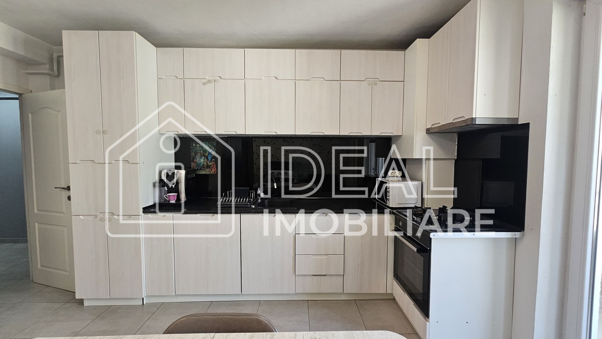 Apartament cu 3 camere Mobilta-Utilat, zona Pictor Brana - Poză 1