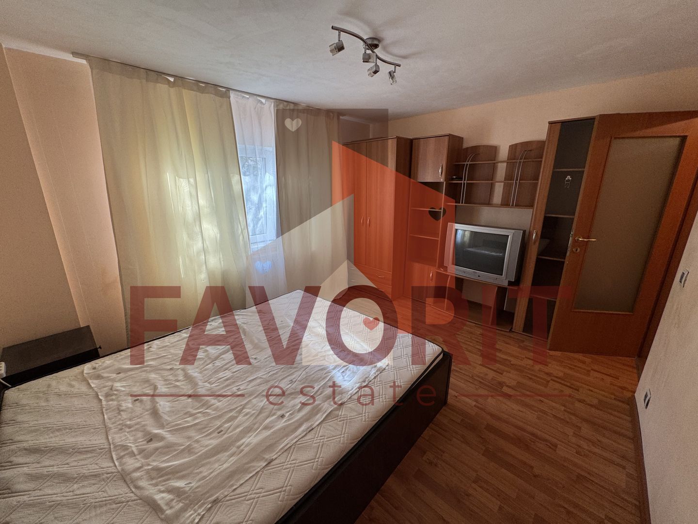 Disponibil imediat. Etaj 1. Centrala proprie. Vedere pe 2 parti. - Poză 14