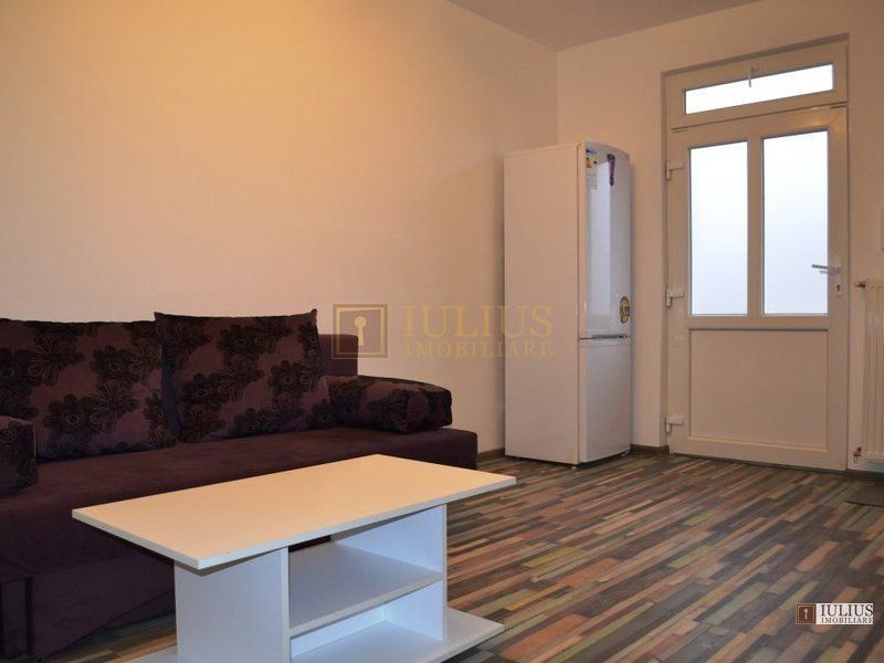 Dormitor inchis + sufragerie deschisa cu bucataria, amenajat si mobilat modern. - Poză 5