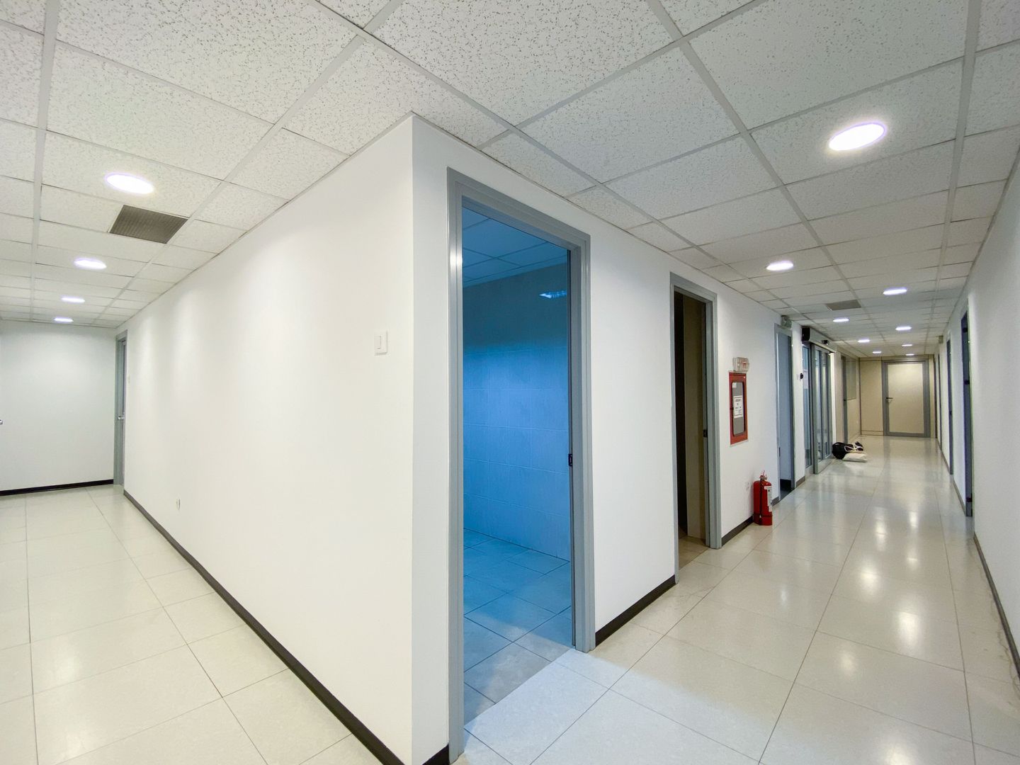 Cladire cu functiuni mixte - Poză 5