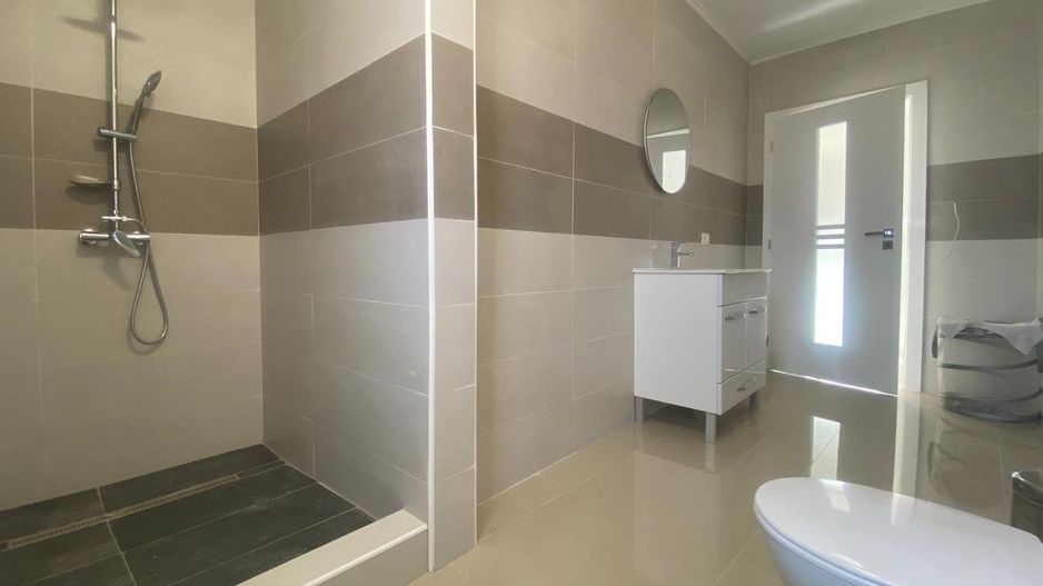 Casa la cheie! Vanzare casa cu 4 camere in Priseaca - Poză 9