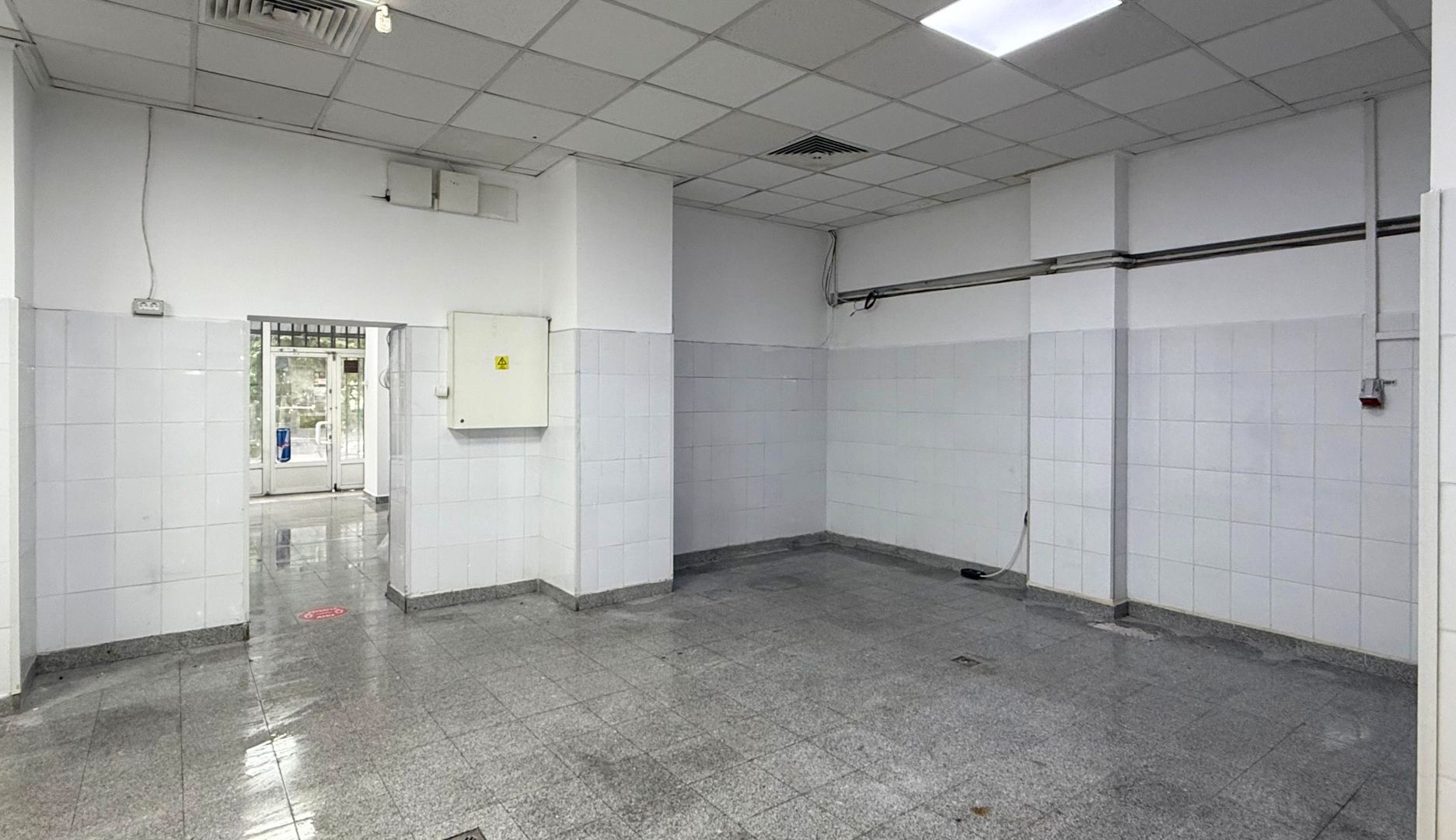 Spațiu comercial de închiriat 146 mp utili vitrină stradală zona Tineretului - Poză 3