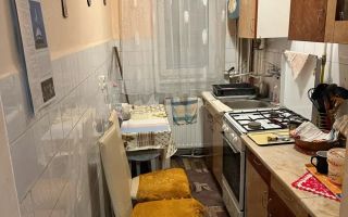 vand apartament 2 camere cu balcon - Poză 4