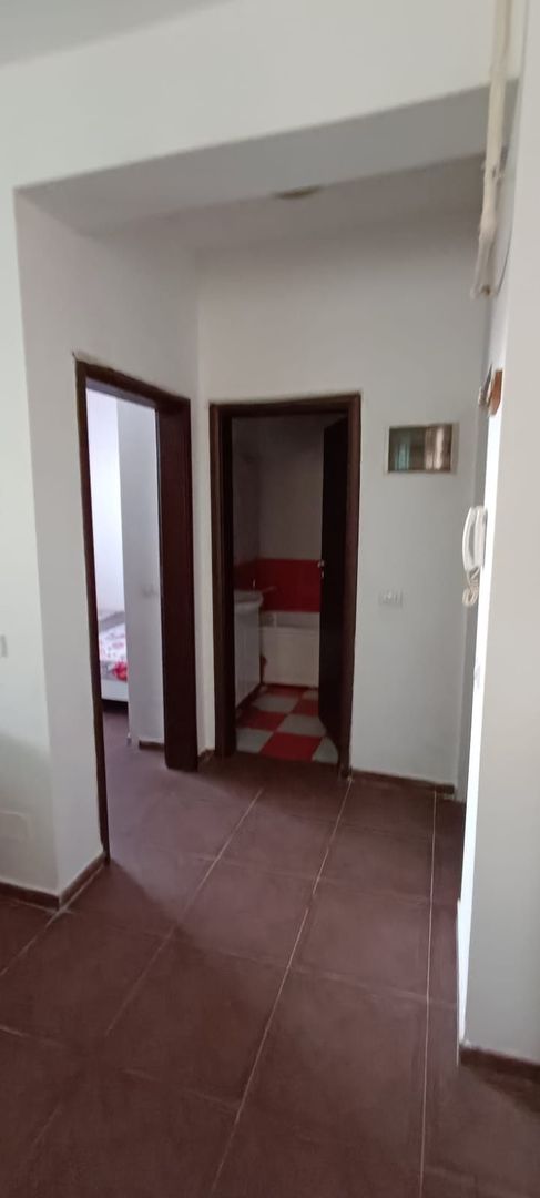Închiriez apartament 2 camere ,Str Tineretului - Poză 4