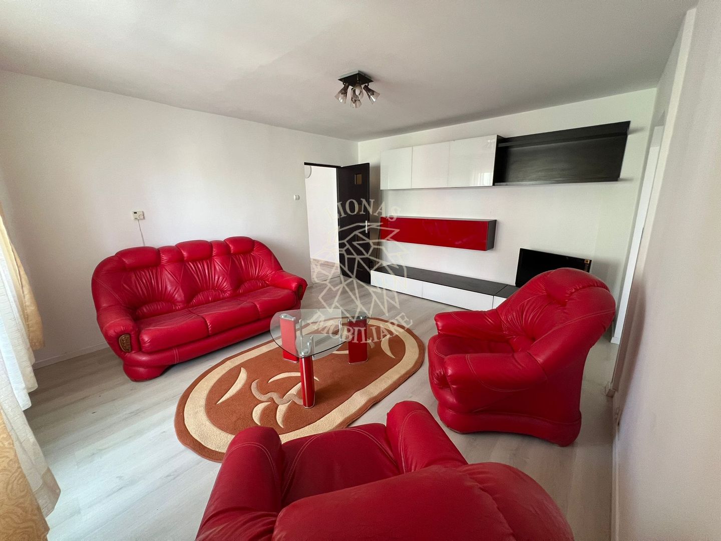 Apartament 3 camere 67 mp-balcon-etaj 3-Zona Andrei Muresanu - Poză 2