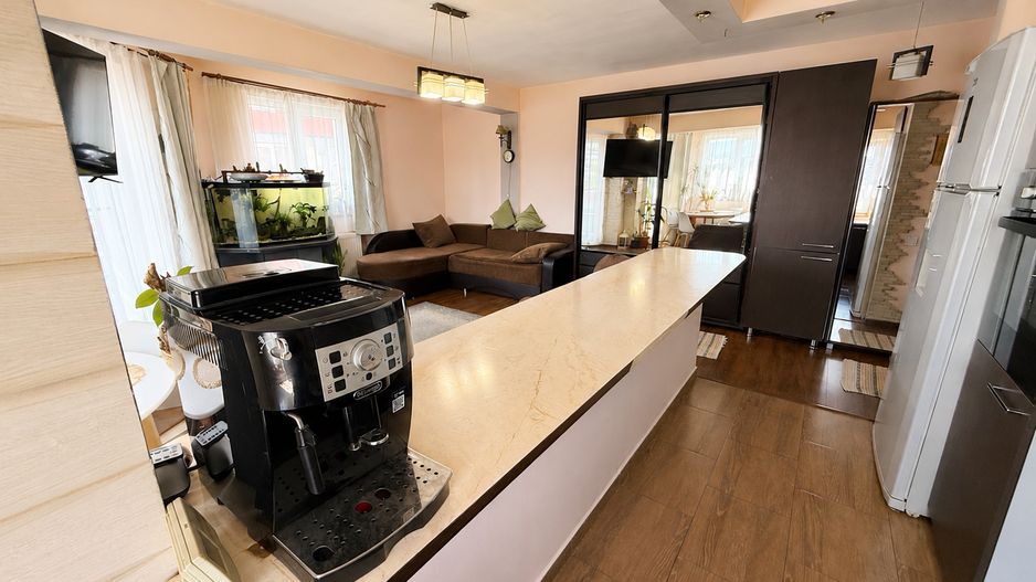Apartament 2 camere cu 2 balcoane si parcare subterana, Str. Eroilor - Poză 4