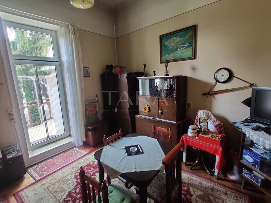 Apartament în casă interbelică, zonă centrală, curte comună și terasa - Poză 3