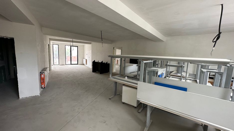 Cladire de birouri  Central pretabil activități medicale - Poză 23