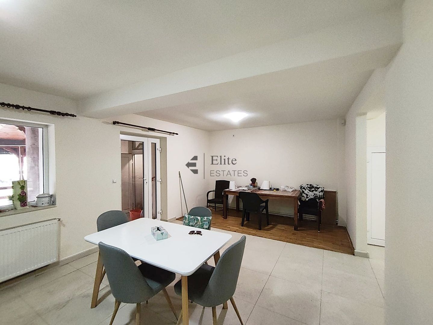 Casa cu 4 camere garaj si curte de 500 mp in Nojorid - Poză 3